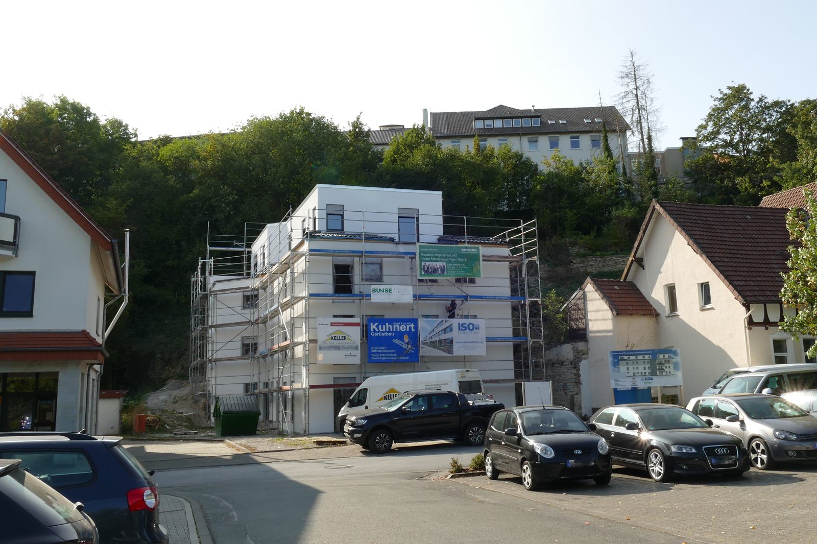 Neubau am unteren Bruchberg - oben das ehemalige Krankenhaus