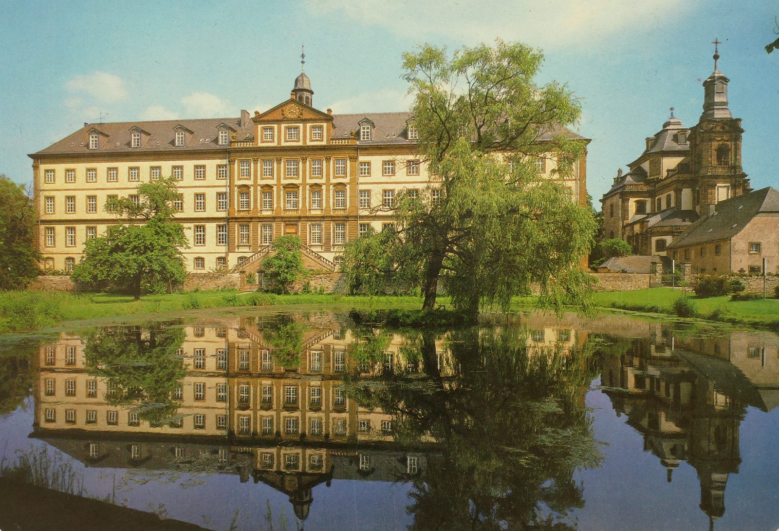 Mauritius-Gymnasium in den 1970ern, Rückseite vom Teichgarten her