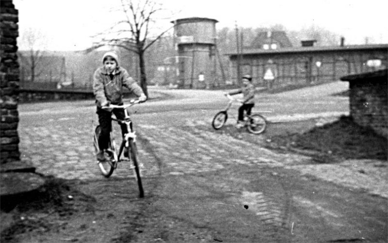 1 Bf Büren Wasserturm und Lokschuppen 1961_790