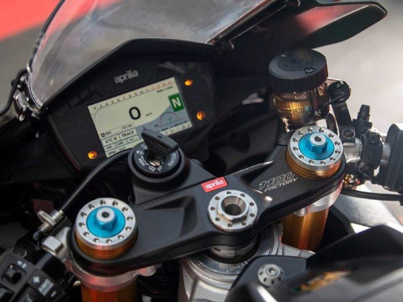 2010er Aprilia RSV4 FactoryB2