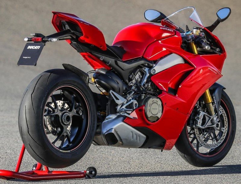 2010er Ducati Panigale V4S B1