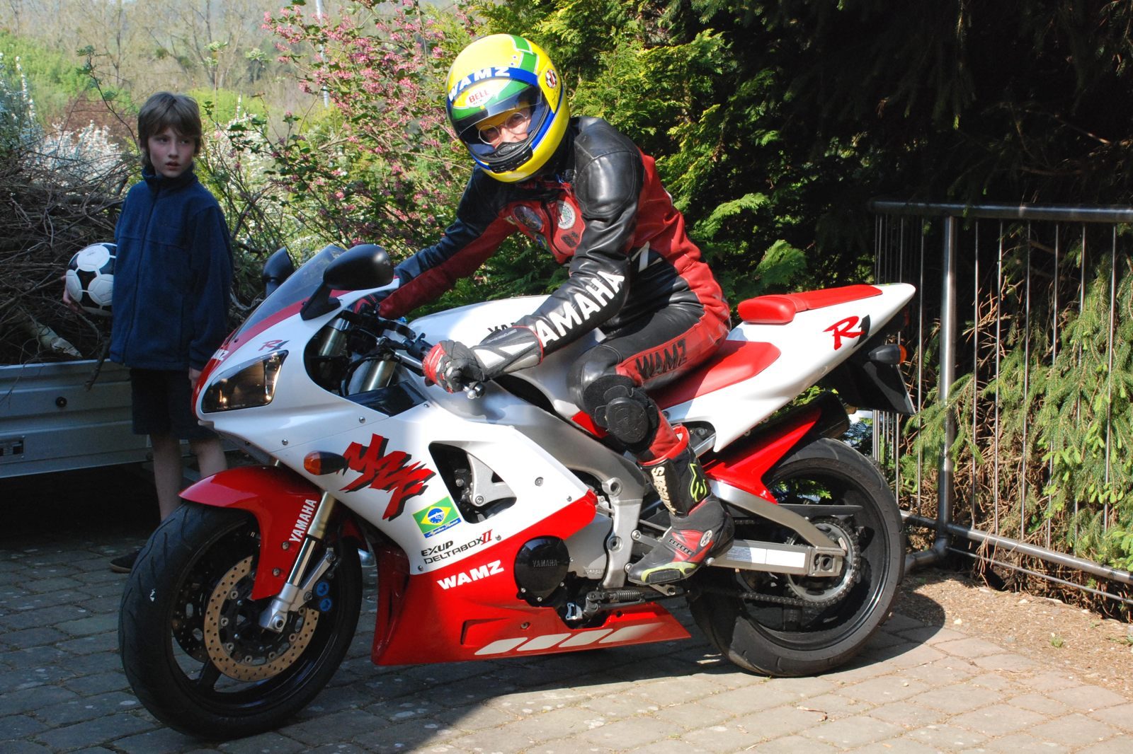 2011 R1 hiHaus