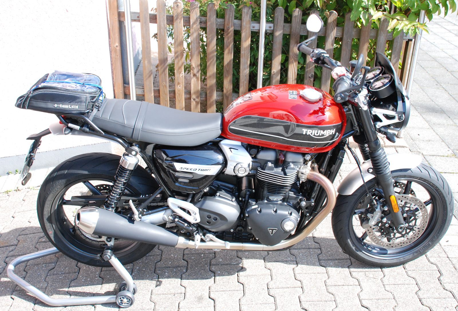 2019 Triumph Speed Twin FW08_1600