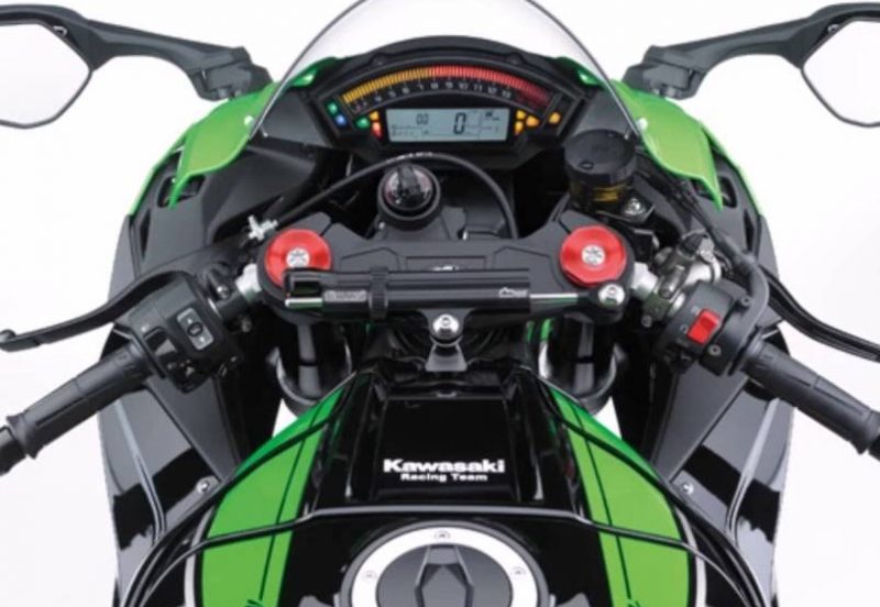 2019er Kawasaki ZX10RR Cockpit