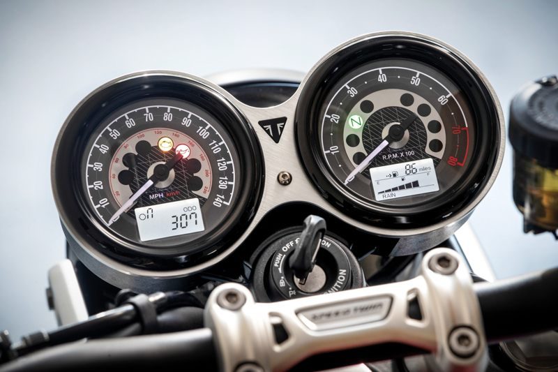 2019er Triumph Speed Twin Instrumente 800