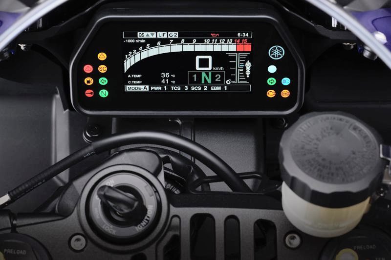 2020er Yamaha YZF R1 Cockpit0800