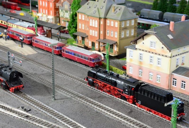 Der VT98 rollt in den Hbf ein